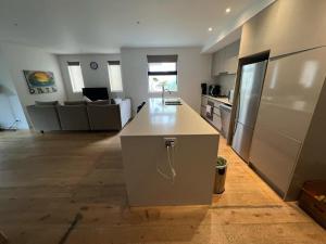 Cosy Entire Home Apartment with 3 bedrooms