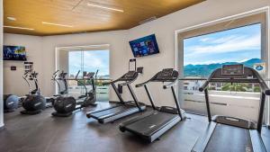 Gorgeous 1BR Condo with Pools & Sea Views