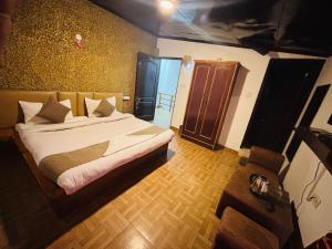 The Riverine Villa