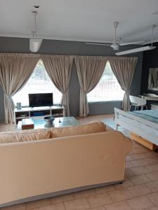 20 On Plover - Private Cottage