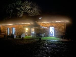 Villas Renovated house with hot tub, gite de la vicairie Nouvelle-Aquitaine : photos des chambres