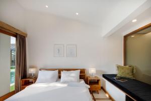 NEW, Seminyak 8 Bed,10 Bath Villa, Best Location