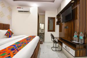 FabHotel NP International - Nehru Place Market