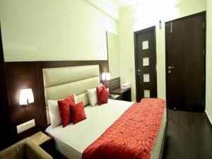 Hotel Chanchal Continental - 02 Mins from New Delhi Railway Station