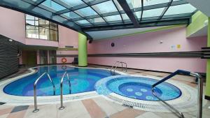 Free housekeeping visits during your stay - StayShort - 1 Bedroom Apartment in the Heart of Dubai Marina