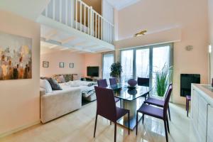 LE RIMBAUD splendide duplex dans le Suquet, près des plages et du Palais des Festivals