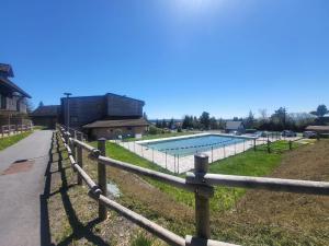 Super-Besse Appartement 4 personnes avec piscine et sauna dans la résidence