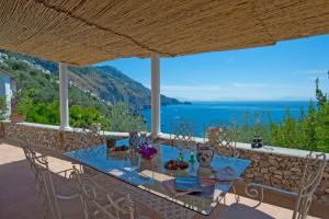 Villa L'olivella con splendida vista mare - 4hvězdičkové hotely ve městě Praiano
