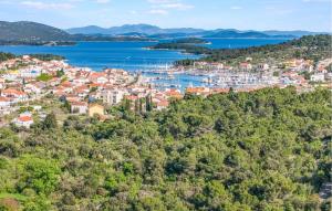 2 Bedroom Gorgeous Apartment In Jezera