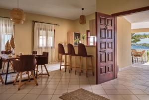 Sea Elegance Villa - On the Beach, by ZanteWize