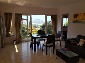 Hillside apartment with sea view, close to Chaweng