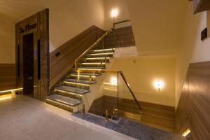Deep Hotel
