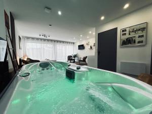 La détente marocaine studio jacuzzi et terrasse