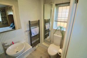 Spacious 4 Bed House in Winchester with Parking and Garden