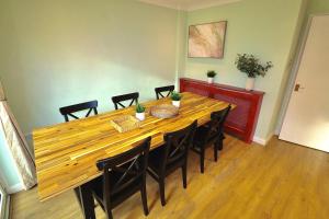 Spacious 4 Bed House in Winchester with Parking and Garden