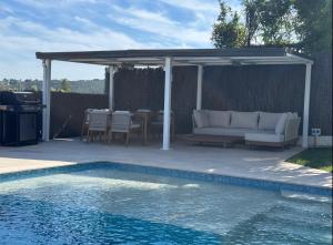 CASA CON JARDIN, SAUNA, PISCINA PRIVADA y NATURALEZA CERCA DE BARCELONA