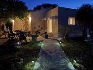 VILLA tous conforts avec Piscine privée et accès Plage