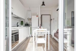 JOIVY Sublime Flat with Balcony