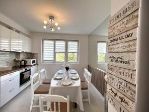 MirrArt House - Просторен луксозен апартамент - 3 спални - 2 бани - Топ център