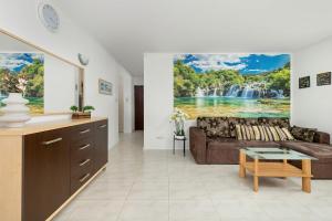 Słoneczny Apartament w Ustroniu Morskim Blisko Plaży by Noclegi Renters