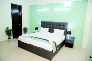 Divine India Service Apartment 3Bhk,J-171 Near Max Hospital, Saket