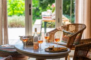 Maisons de vacances Villa sur 1 hectare 15 Personnes GORDES & ROUSSILLON : photos des chambres