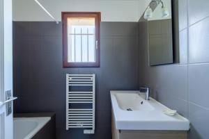 Maisons de vacances Villa sur 1 hectare 15 Personnes GORDES & ROUSSILLON : photos des chambres