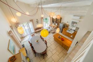 Maisons de vacances Villa sur 1 hectare 15 Personnes GORDES & ROUSSILLON : photos des chambres