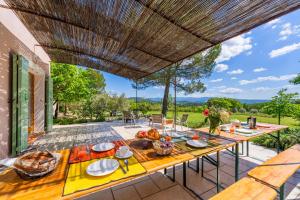 Maisons de vacances Villa sur 1 hectare 15 Personnes GORDES & ROUSSILLON : photos des chambres