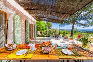 Maisons de vacances Villa sur 1 hectare 15 Personnes GORDES & ROUSSILLON : photos des chambres