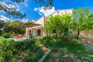 Maisons de vacances Villa sur 1 hectare 15 Personnes GORDES & ROUSSILLON : photos des chambres