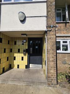 Charming London Guest Room with Garden BBQ