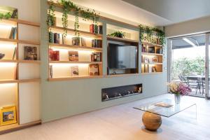 Charming Roma Apartment with Terrace - Perfect for Families and Friends