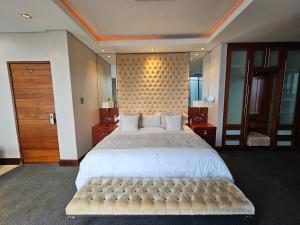 Exquisite Penthouse Apartment 712 at La Montagne by First Private Stays