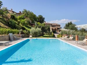 Lavish Holiday Home in Volterra with Pool