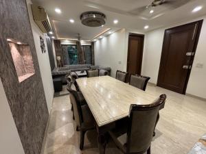 Divine India Service Apartment 3Bhk,J-223 Saket