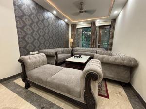 Divine India Service Apartment 3Bhk,J-223 Saket