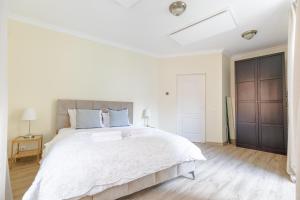 Classic Apartments In The Prestigious Stikliu Str by Reside Baltic