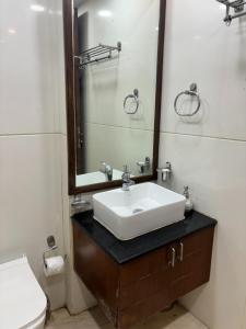 Divine India Service Apartment 3Bhk,J-223 Saket
