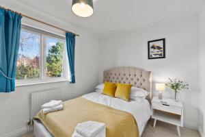 Bright & Spacious 3 Bedroom Home in Central Exeter