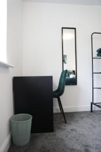 Elegant & Serene 3-BR Retreat Minutes from Heathrow Airport-London- Slough central-Legoland-Ascot-Windsor for Contractors-Families-Relocators-Businesses