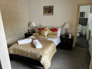 Double Room with Private Bathroom room in amber house hotel