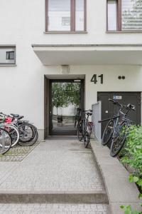 Wilda Chic Apartment by BookingHost