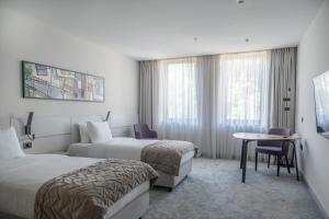 Deluxe Twin Room with Free Wellness room in Hotel Mona Plaza