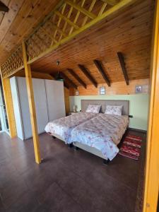 Cozy Attic Apartment