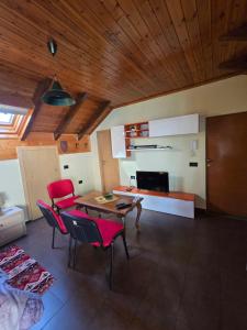 Cozy Attic Apartment