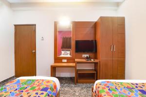 FabHotel Lloyds Inn