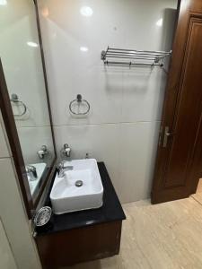 Divine India Service Apartment 3Bhk,J-223 Saket