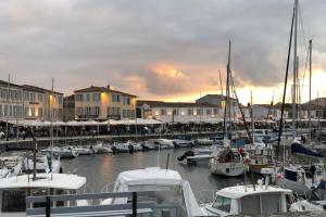 Maisons de vacances Le Belem - Room in the heart of St Martin de Re : photos des chambres