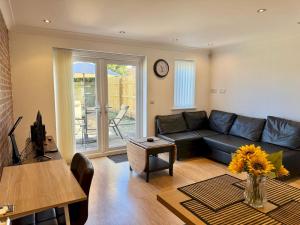 Pass the Keys Modern Home- Ideal for Professionals 5 mins to M4